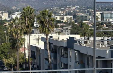 Hollywood Escape! Elegant 2BR 2BA Rental - Foto 30