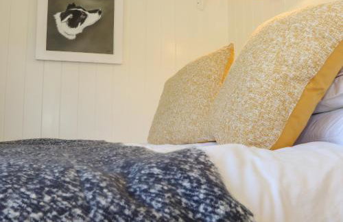 Bosulla Shepherds Hut - Photo 12