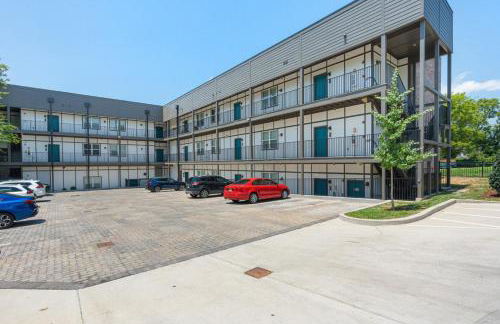 Condo with Free Parking, 3 mi Downtown & Stadium, by Coffee - Foto 44