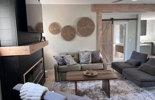 Large Five Bedroom house with outdoor patio with Jacuzzi and television! - Foto 60