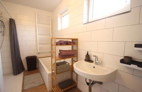 Moderne Ferienwohnung mit Terrasse & Garten Möwennest III - Photo 10