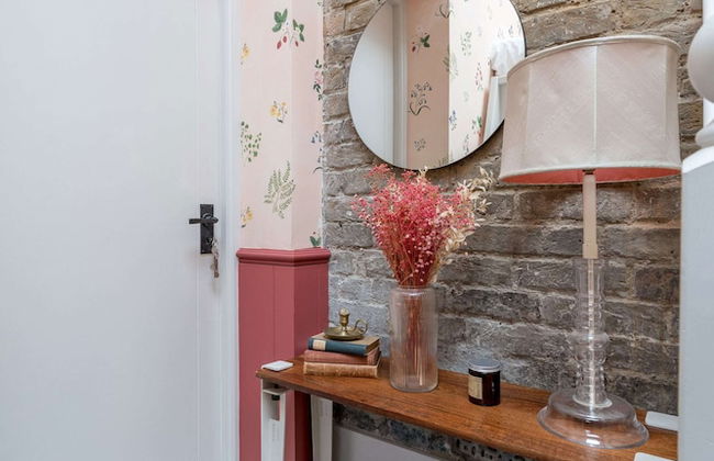 JOIVY Stylish 2-Bed House W/ Private Garden In Hackney - Foto 15