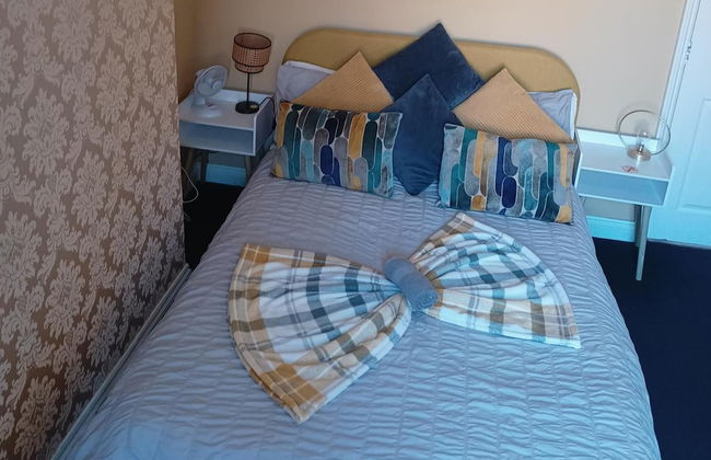 Apartment - Sleeps 5, Free Parking & Sun Terrace - Foto 4