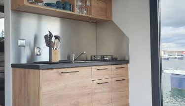 Mobiles Hausboot El'milia mit eigener Ankerboje auf dem See - Foto 3