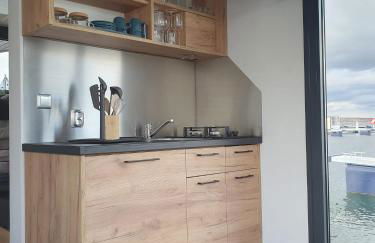 Mobiles Hausboot El'milia mit eigener Ankerboje auf dem See - Foto 3