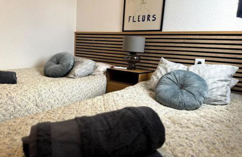 Luxury 2-Bed Marina Apartment - Photo 9