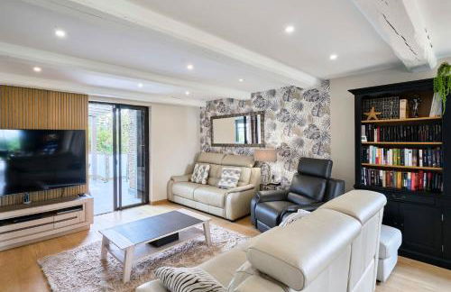 VILLA ARCADIA - Piscine - Spa - Sauna - Cinéma - Jeux d'arcades - Jeux vidéo - Bassin naturel - Jardin - Foto 20