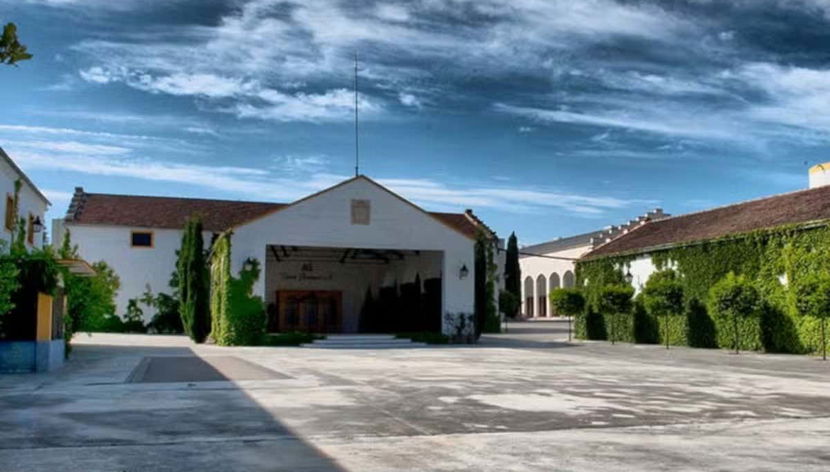 Visita a la bodega Pérez Barquero - Foto 3, Exterior de la bodega Pérez Barquero