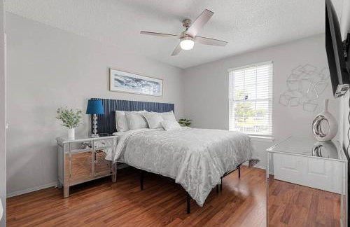 Fly In Style! Charming Townhome 6 Mins from RIC! - Foto 7