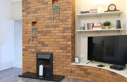 Lovely 5 Bedroom Home w Garden near Northampton - Photo 2