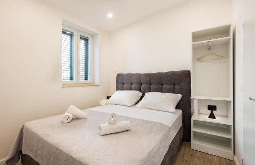 Luxury City Center House - Photo 19