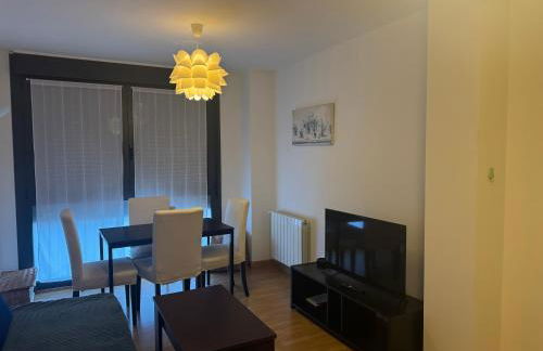 Relájate en Ramales de la Victoria, apartamento con piscina y parking - Foto 4