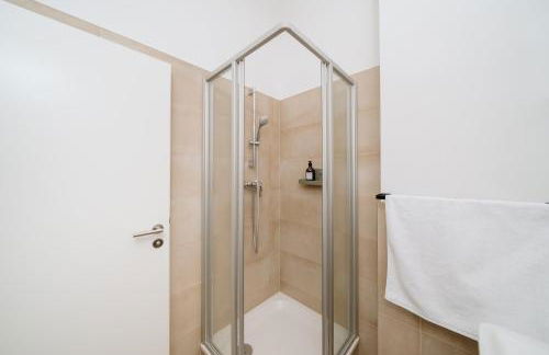 Homely Berlin - New Build , near River , Main Station , Family & Business - Photo 40