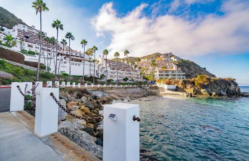 10-Star Property! Premium Ocean Views, Immaculate Corner Condo with Fireplace, New Golf Cart - Foto 43