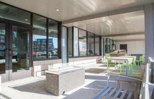 The Brady Corner Suite - Near Fiserv with Balcony - Foto 23