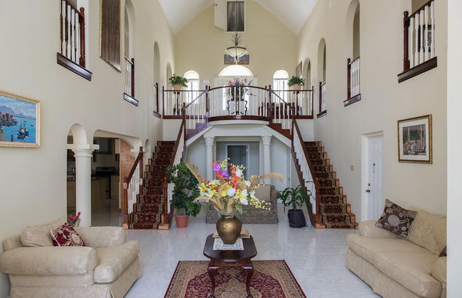 The Royal Kensington Villa - Photo 14