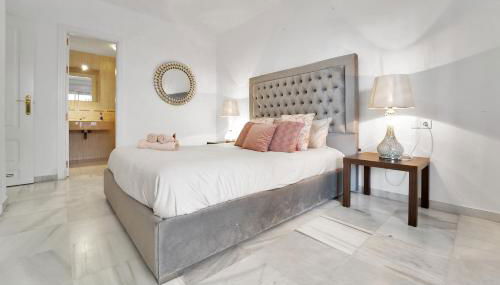 Apartamento con enorme terraza en complejo con piscina en Nueva Andalucía - Lorcrimar - Foto 5