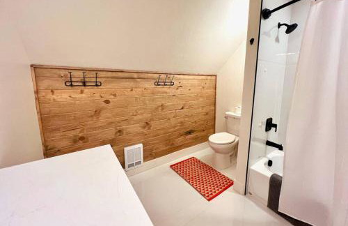 Brand NEW Cabin in the pines - Foto 40