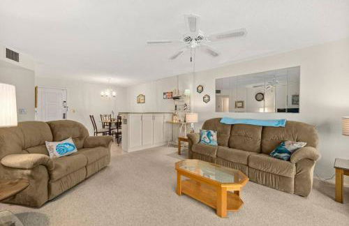 Cozy Ocean Condo with Pool Small Dog Friendly - Foto 7
