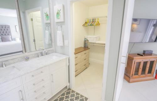 Beautiful Home - Oasis Backyard with Heat Pool - Foto 19