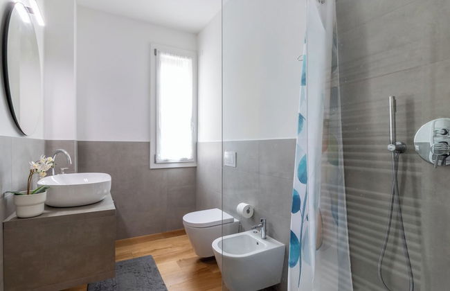 Charming Home - Photo 31