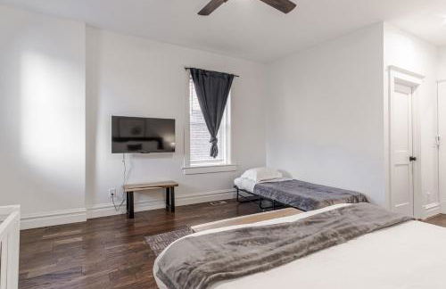 Ann Avenue Spacious 3BR Home with Games, Yard and Near Downtown - Photo 22