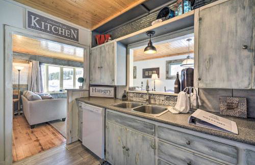 Family Home - Walk to Town and Balsam Lake! - Foto 19