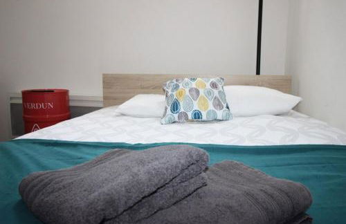 Chez Dan - Studio NEUF - 2 lits 2 personnes - internet - Centre ville - Parking proche - Proche gare - Géré par PrestaZen'Services - Photo 5