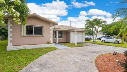 Stunning 4BR Oasis with Pool, 14 minutes to the Ocean - Foto 3