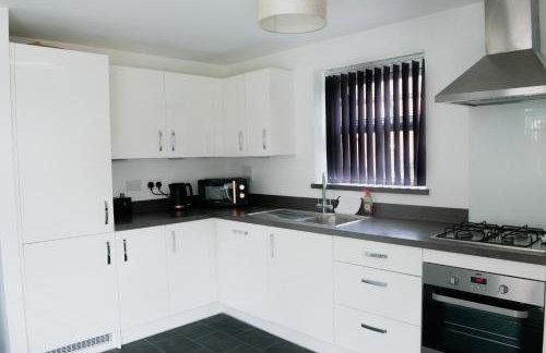 Contractors and Relocators Apt - Long Stay Savings - Fibre Optic Hi-Speed Wi-Fi - Multiple Free Parking Spaces - Netflix - Sleeps 4 - Foto 10