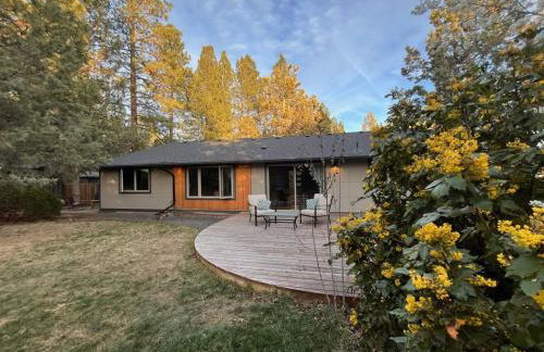 2 Master Suites, Fenced Yard, Hot Tub - Photo 45