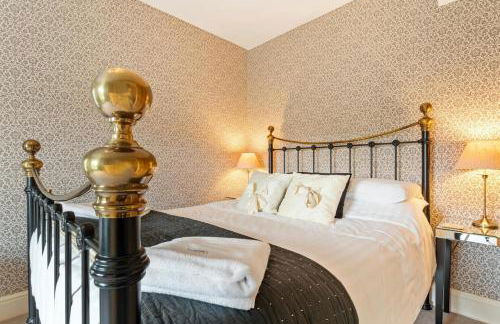 Pendre Farmhouse Llwyndafydd - Photo 11