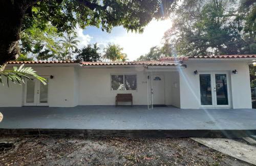 Entire home in Biscayne Park, Florida - Foto 1