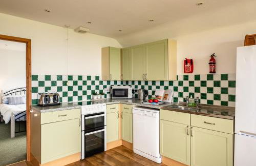 Dolphin Lodge - Photo 7