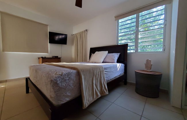 Comfy apartment 8 minute walk from beach - Photo 4