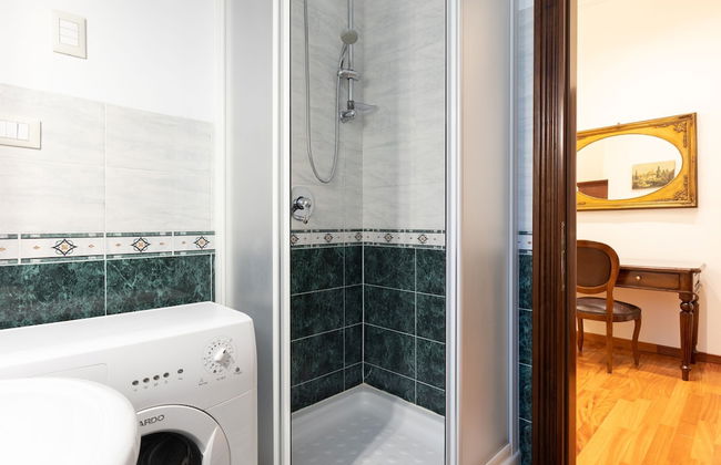 Elegant Salandra Suite - Photo 25