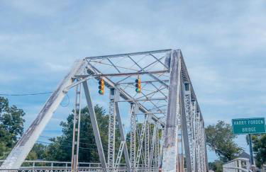 Under the Oaks, A Downtown Hidden Gem - Foto 19