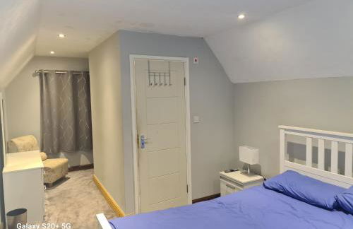 The Reading apartment with gardens, suitable for contractors - Photo 7