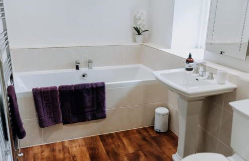 Charming St Davids Cottage with Cathedral Views - Foto 9