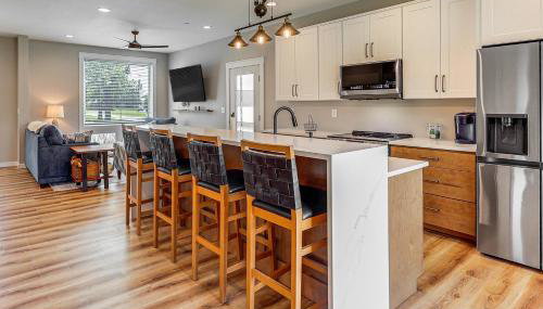 Rock Hall Retreat with Balcony Near Park and Marina! - Foto 2