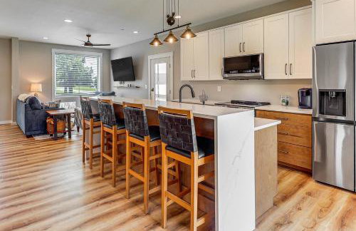 Rock Hall Retreat with Balcony Near Park and Marina! - Foto 2