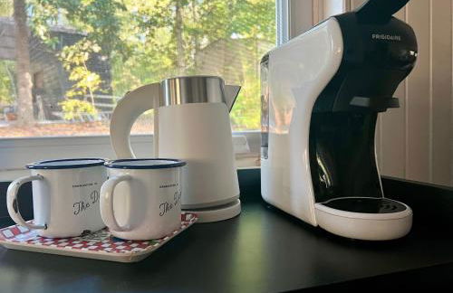 Charming Romantic Lakefront Cottage or Guest Room Depending on Availability Near Golf - Foto 10