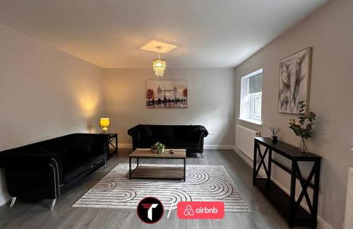 Spacious 4 Bedroom House for 8 Guests Ideal for Families and Contractors, WIFI and Free Parking - Foto 14