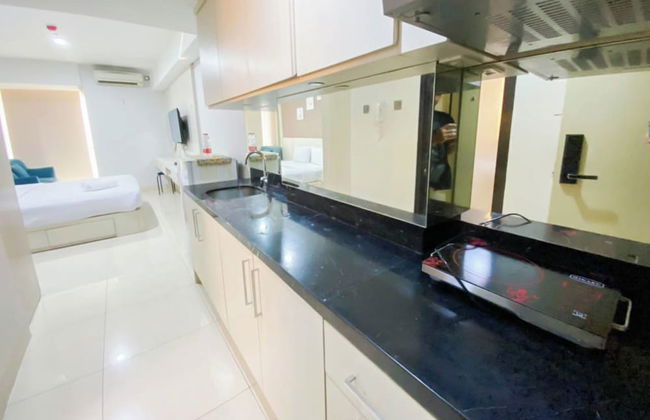 Good Homey Studio Apartment At Warhol (W/R) Residences - Foto 7