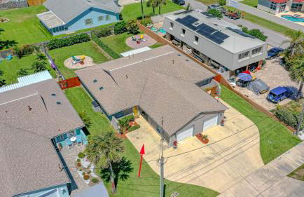 Dog Friendly Home wPrivate Fenced Yard, Garage & Fire Pit STEPS to the Beach! - Foto 27