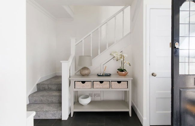 Bright Modern 4 br House 100 Metres From Beach - Photo 70