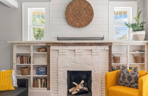 BeeKeeper's Inn - Beautifully Renovated 1929 Bungalow with 2 Bedrooms on Brick Street near Tampa's Attractions - Foto 8