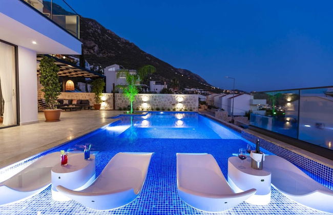 Luxurious 3 bed Villa Located in Kasantalya Turkey With Private Pool and gym - Photo 29