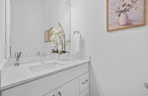 BRs w Ensuite Baths l Pet-Friendly l Central Loc - Foto 15