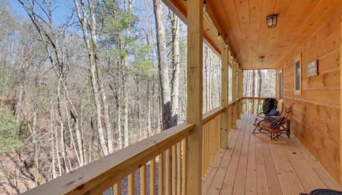 New Serene, Fun & Comfy Cabin- Covered Deck, Grill, Arcade - Foto 3